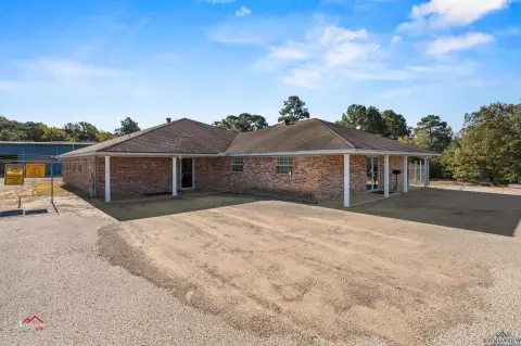 Beckville Commercial Property with Three Structures