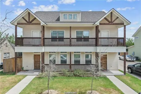 Duplex Near Texas A&M University