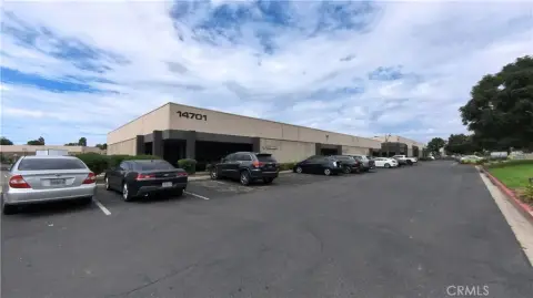 Tustin Office/Flex Suite For Lease