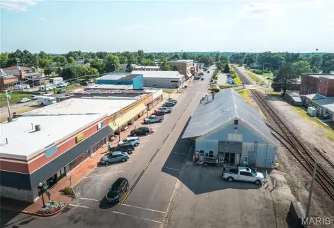 Historic Downtown Sullivan Commercial Building
