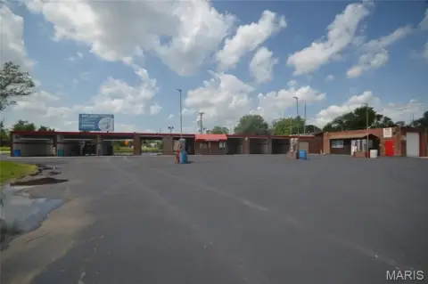 Cahokia Retail/Auto Shop Opportunity