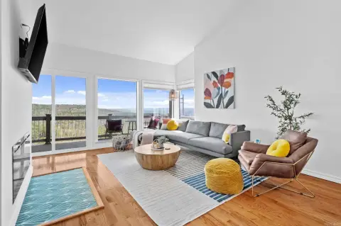 Top-Floor Lakeview Condo
