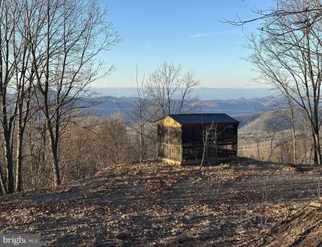 Land with Expansive Mountain Views