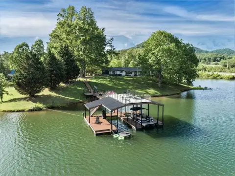 Lakefront Resort With Furnished Cabins