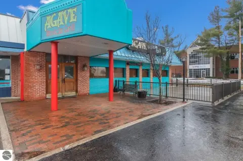 Spacious Restaurant/Bar in Busy Complex