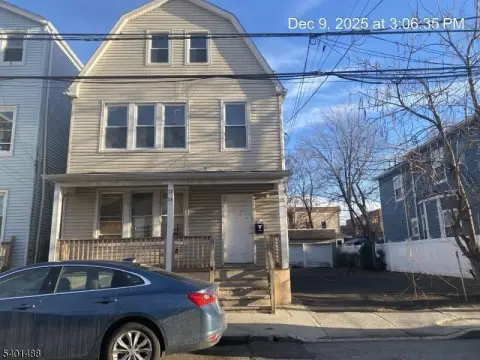 Newark Multi-Family Home with Garages