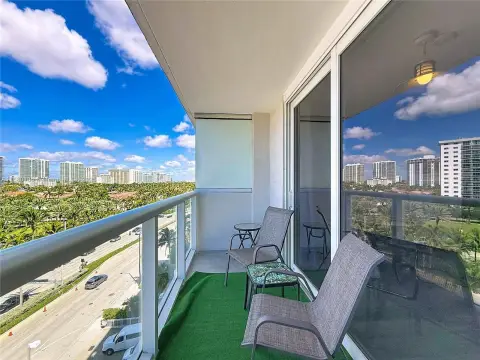 Oceanfront Studio in Sunny Isles
