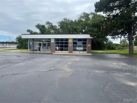 Auto Repair Shop With Two Lifts