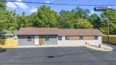 Renovated Commercial Property on Judson