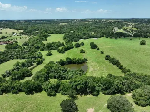 Picturesque Acreage in Brenham, Texas