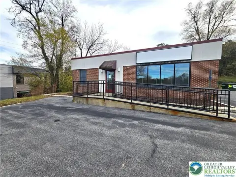 Freestanding Office Building on Hamilton