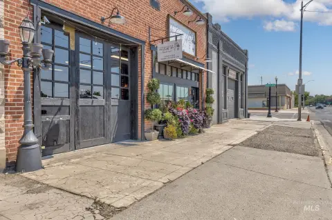 Versatile Commercial/Industrial Building For Sale