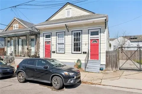 Classic New Orleans Double Shotgun