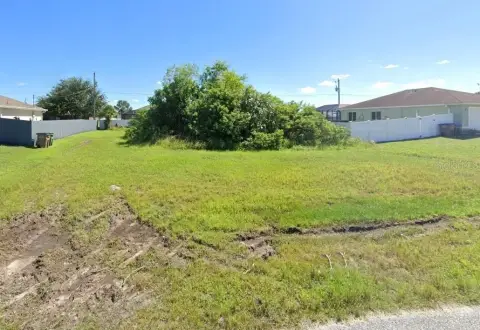 Residential Land in Cape Coral