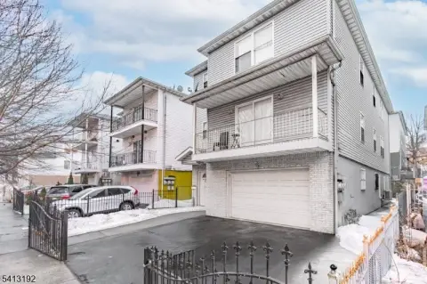 Spacious Multifamily Property in Newark
