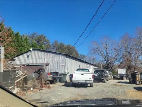 Auto Sales and Repair Property