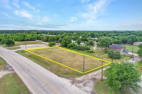 Highway Frontage Land in Mineral Wells