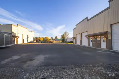 Six-Unit Shop/Storage Warehouses