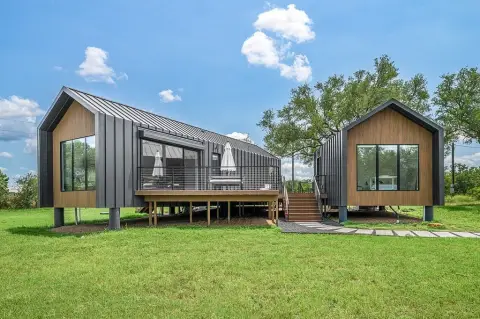 Modern Retreat Near Round Top