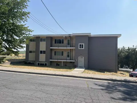 Well-Maintained 9-Unit Apartment Complex
