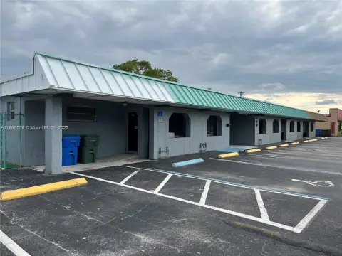 Oakland Park Freestanding Office Building
