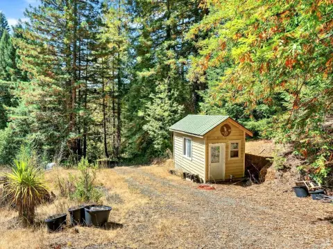 Navarro Residential Acreage with Well