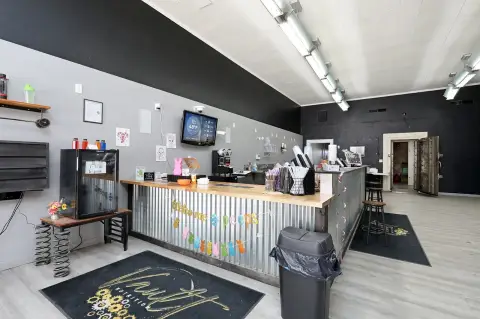 Historic Jefferson Mixed-Use Building