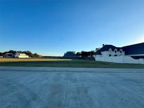 Residential Land in Provident Oaks