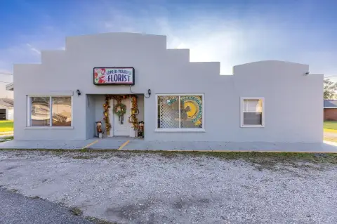 Raceland Commercial Building on Highway