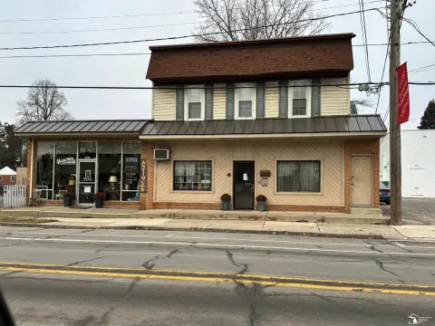 Mixed-Use Building in Temperance, MI