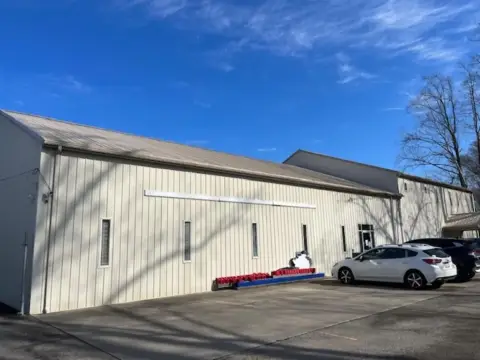 Spacious Office Near I-64