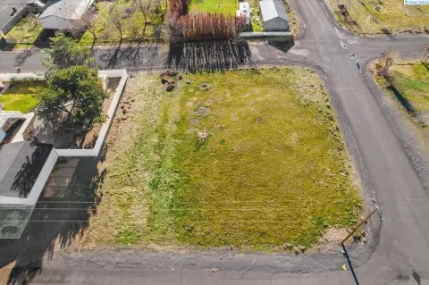 Flat Lot in Plymouth, WA