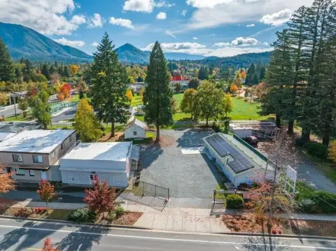 Grants Pass Retail/Auto Opportunity