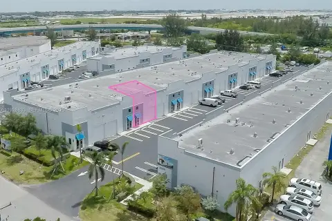 Miami Flex Warehouse with Mezzanine