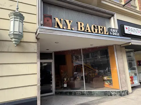 Equipped Restaurant in Downtown Huntington