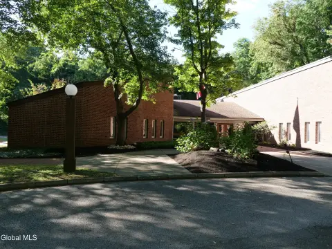 Divisible Office Building