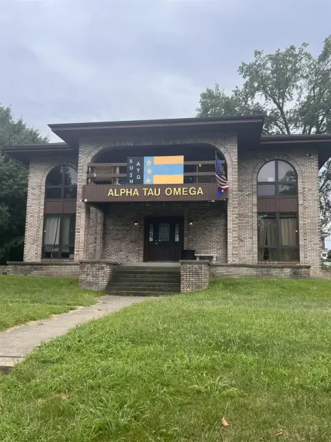 Large Huntington Home on Historic 5th