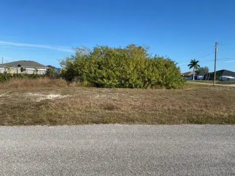 Corner Lot in Cape Coral