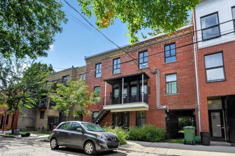 6-Unit Apartment Building