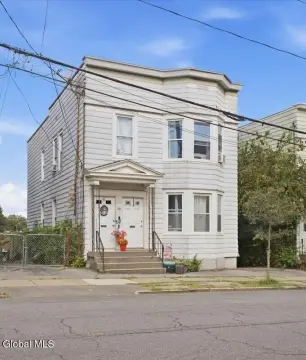 Duplex Near Colby Park