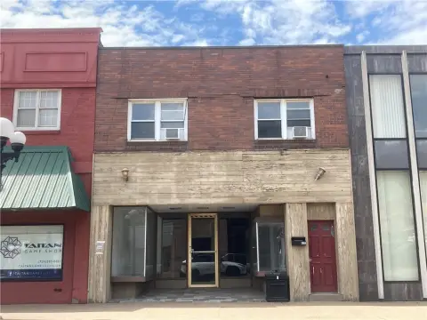 Large Storefront with Storage Space