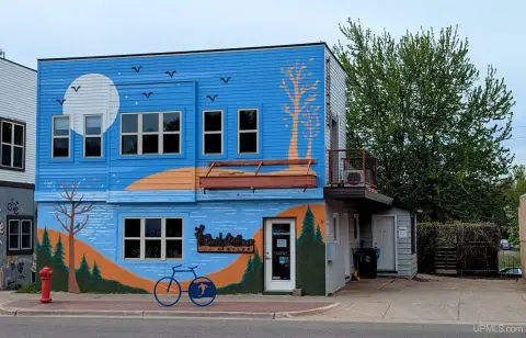 Commercial Building with Living Quarters