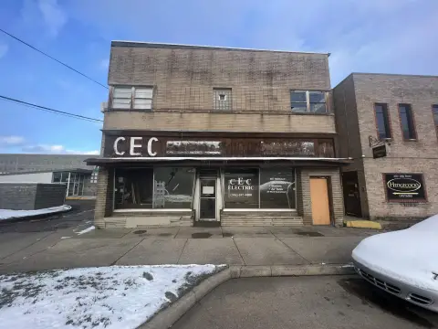 Versatile Mixed-Use Property in Huntington