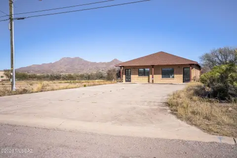 Versatile Commercial Property in Rio Rico