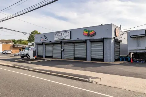 Farmingdale Mixed-Use Building For Sale