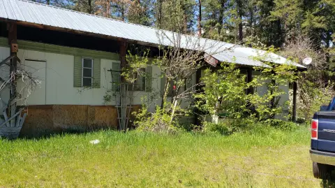 Land with Structure in Kettle Falls