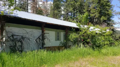 Land with Structure in Kettle Falls