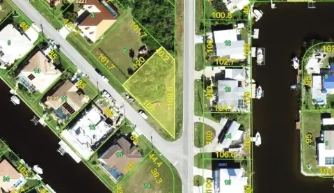 Oversized Corner Lot in Punta Gorda