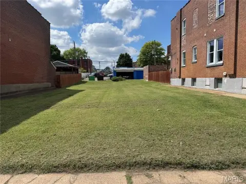 Residential Lot in St. Louis