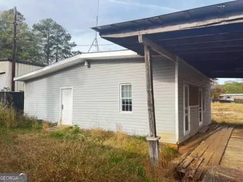 Versatile Industrial/Commercial Property in Carrollton